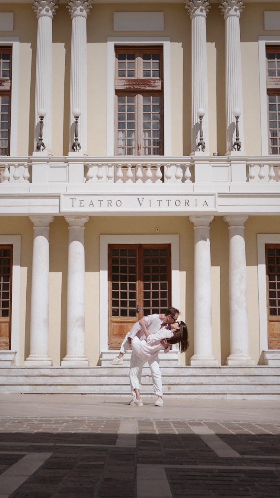 Siete pronti a scatenarvi al matrimonio di @itslaina__ e @pardu_ 💃🏻🪩🕺… Stay Alive…Stay Tuned 😎🎬 Film by : @justabigsmile_videography Follow me : ⤴️ #weddinginitaly #abruzzowedding 